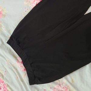 Black Capri Knee length Susan Graver Pocket lounge pants